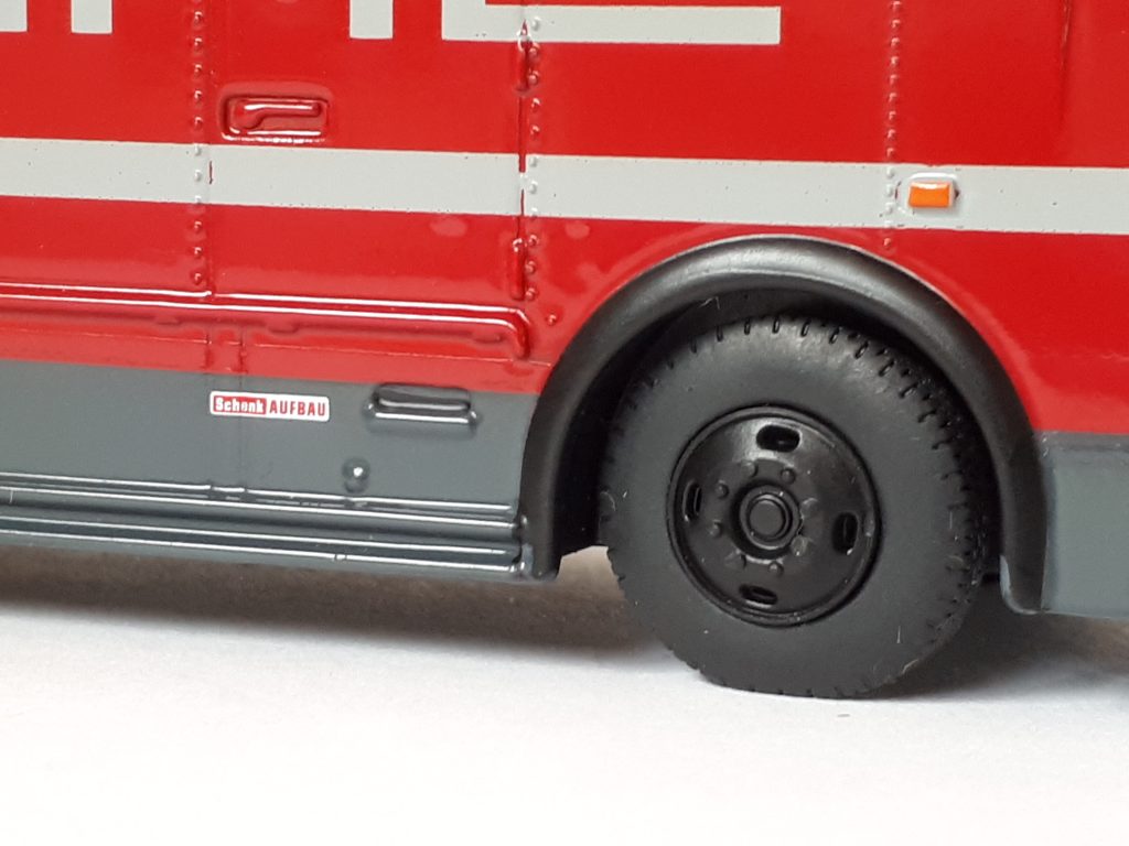 1;64 Schuco Mercedes-Benz O317 Porsche Transpoter 6
