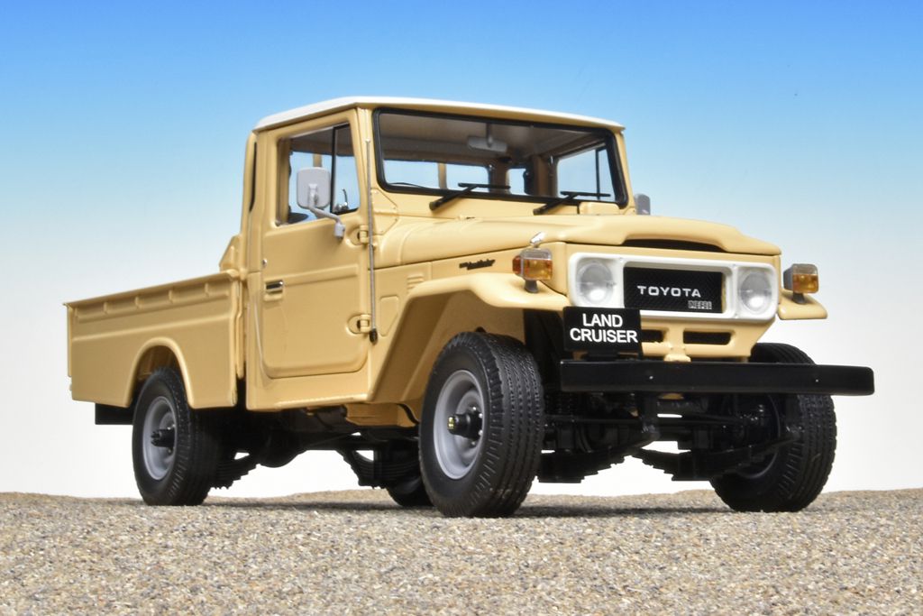 18Kyosho-Toyota Land Cruiser 40 pick-up 1985-1