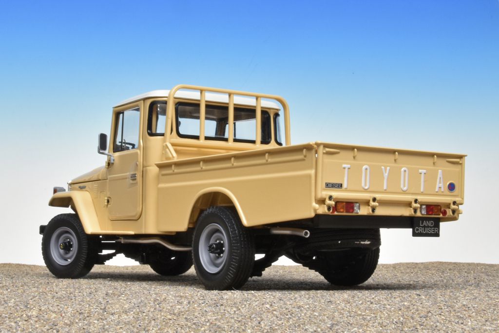 18Kyosho-Toyota Land Cruiser 40 pick-up 1985-2