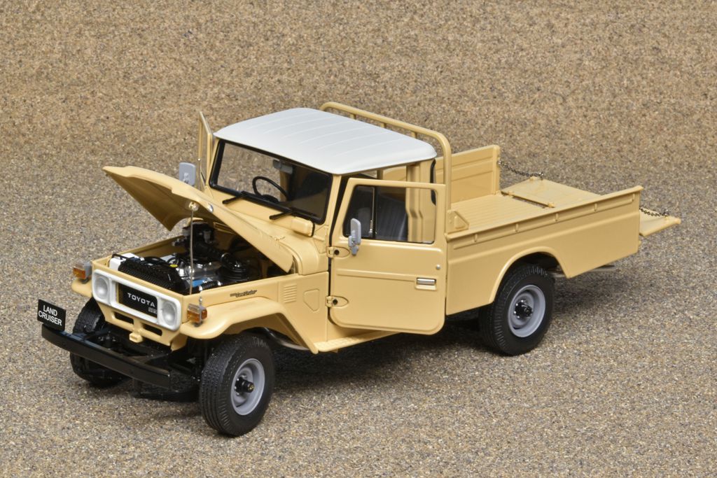 18Kyosho-Toyota Land Cruiser 40 pick-up 1985-4