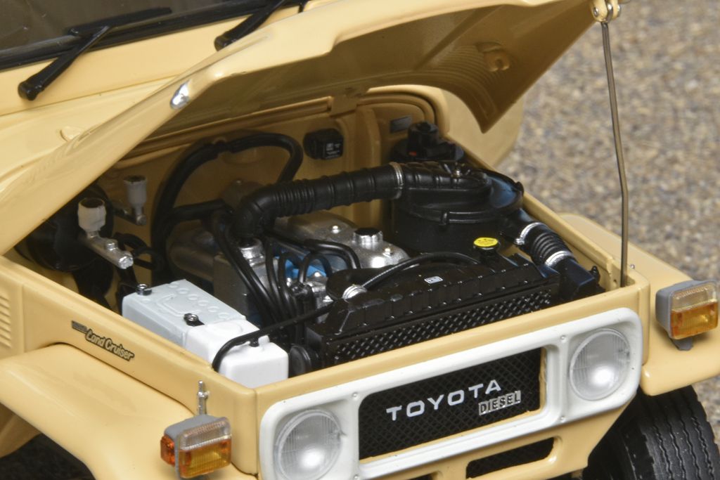 18Kyosho-Toyota Land Cruiser 40 pick-up 1985-6