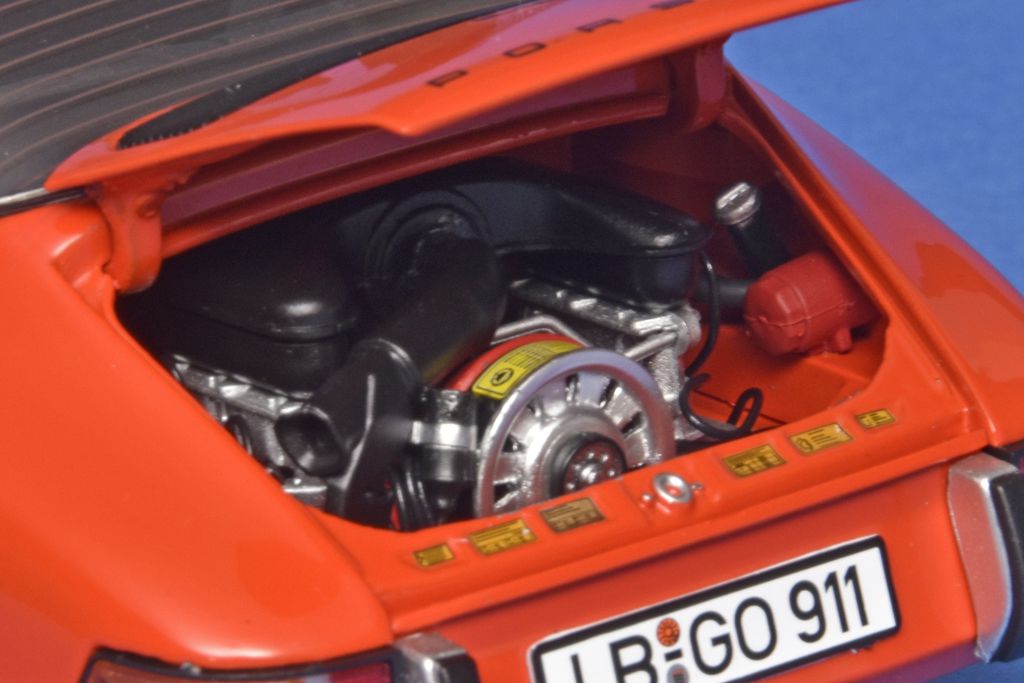 18Schuco-Porsche 911 Targa 1973-4
