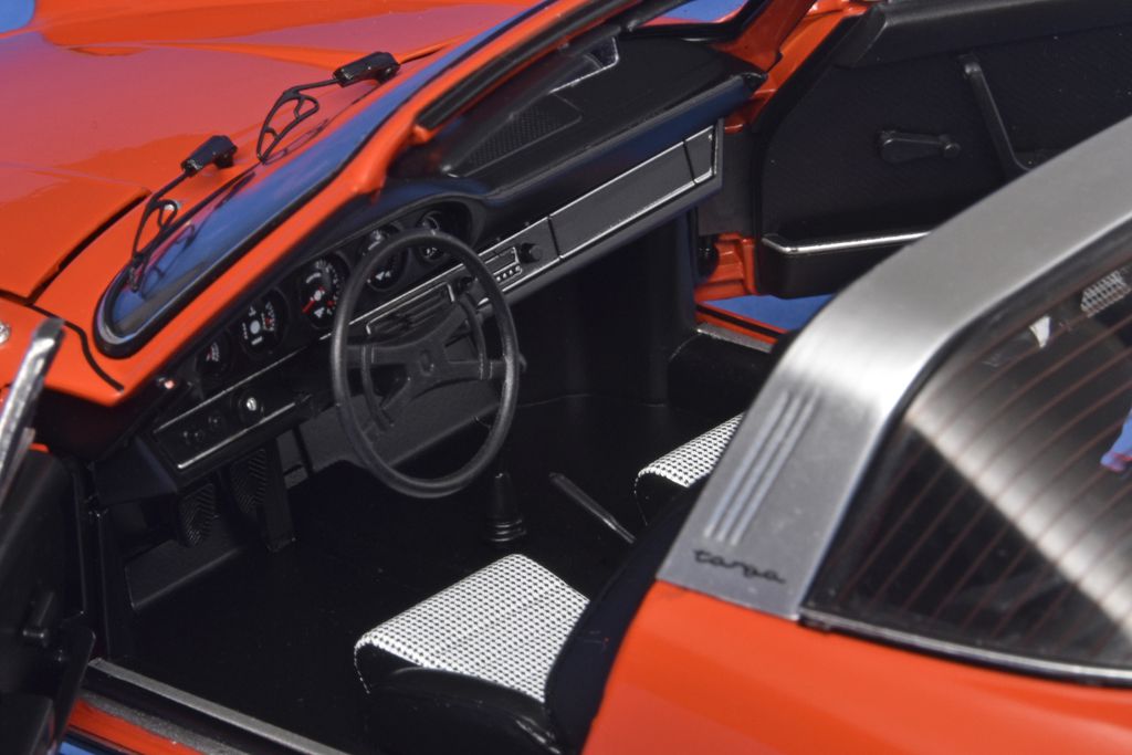 18Schuco-Porsche 911 Targa 1973-5