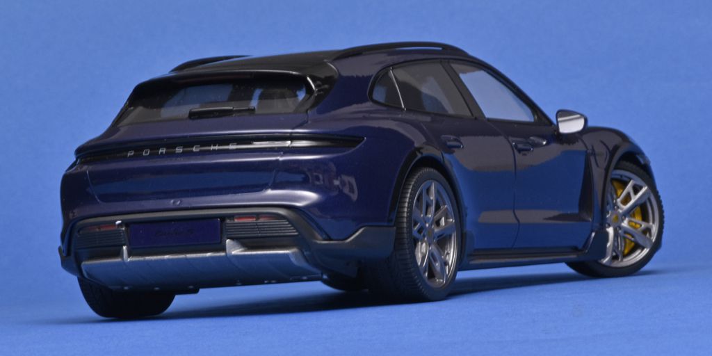118 Minichamps Porsche Taycan Turbo S Cross Turismo (2021)achter