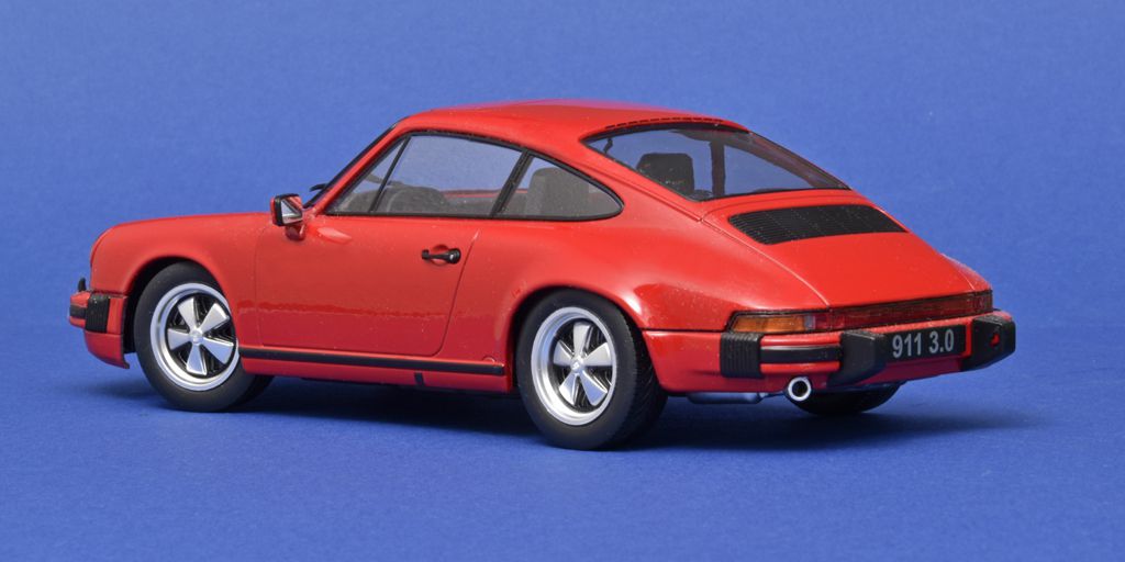 18KK-Scale-Porsche 911 Carrera Coupé 1977-2