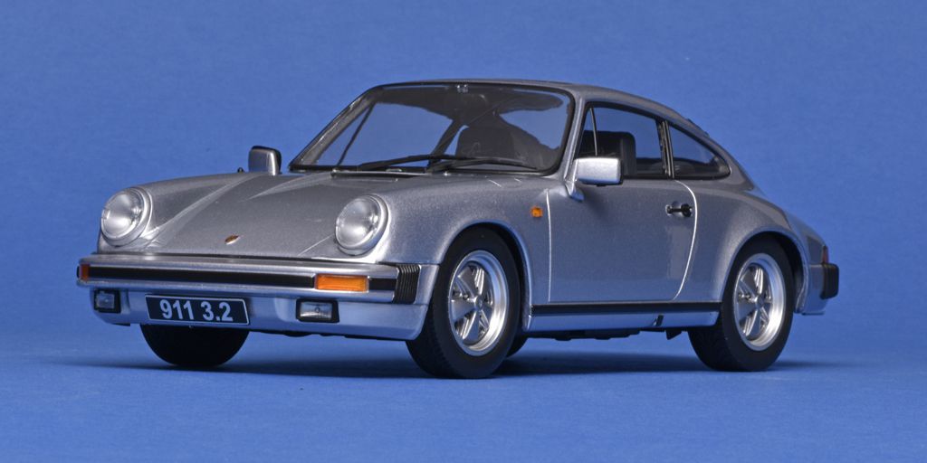 18KKscale-Porsche 911Carrera 3.2 1988-2