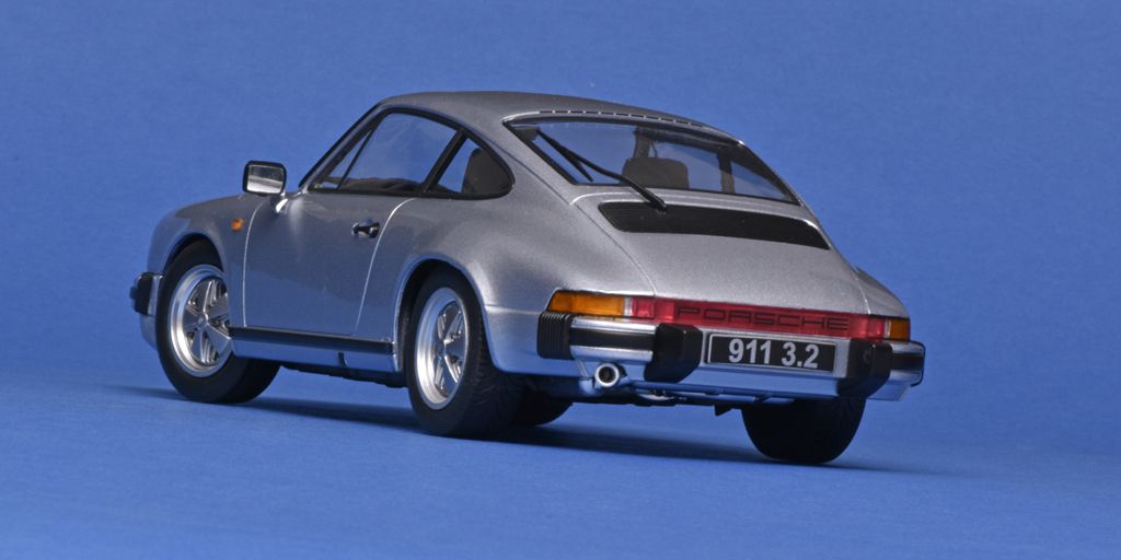 18KKscale-Porsche 911Carrera 3.2 1988-3
