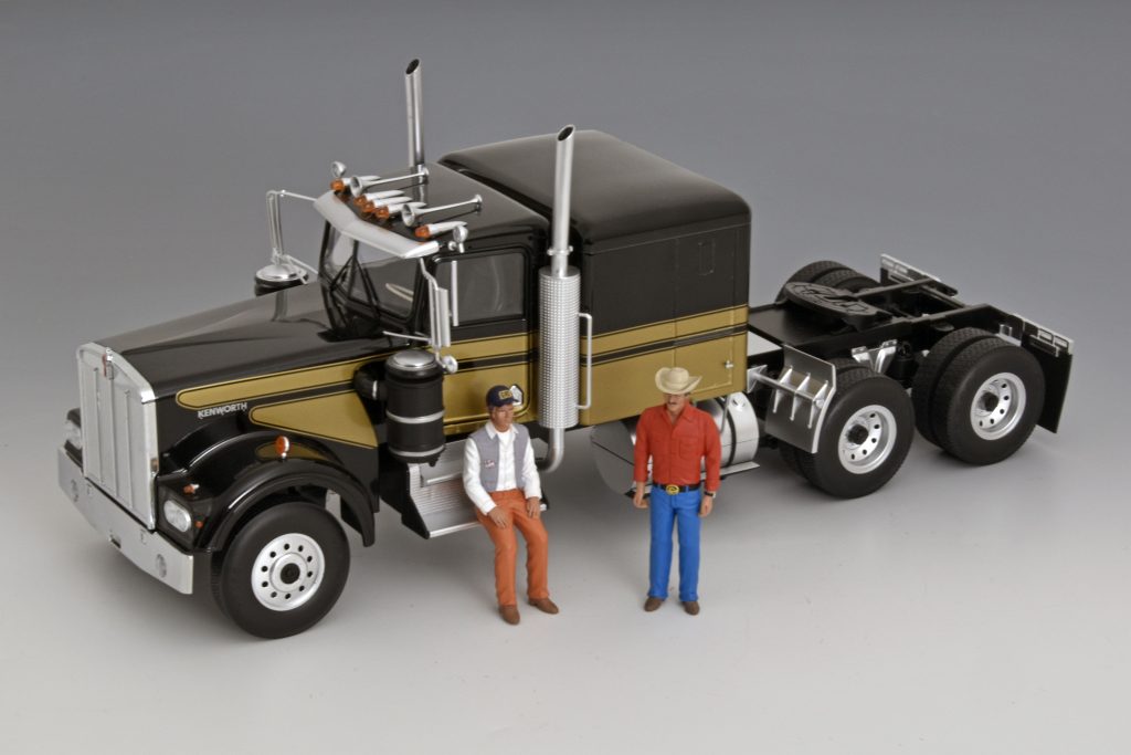 18RoadKings-Kenworth W900-1