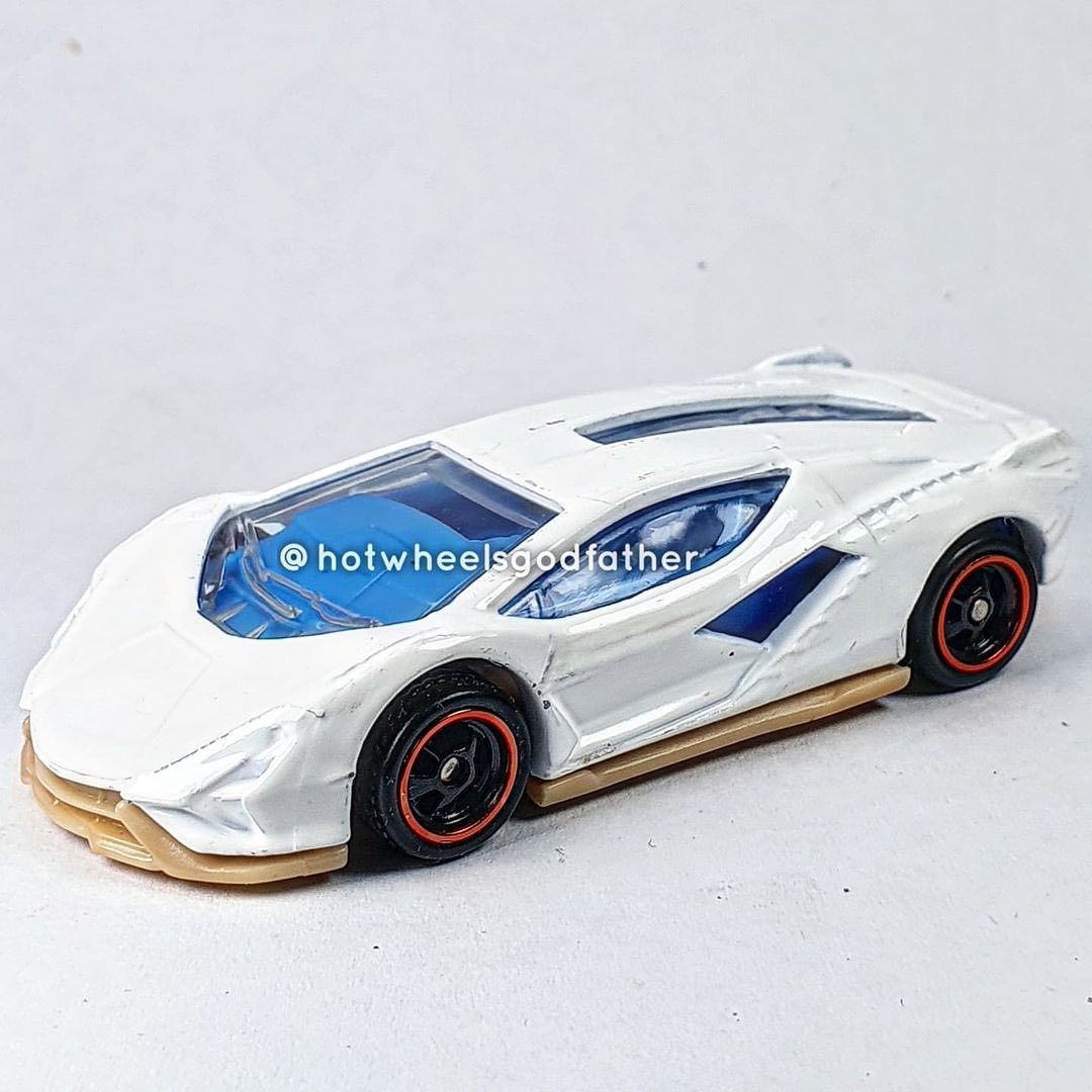 3-inch Hot Wheels Lamborghini Sián FKP 37 1