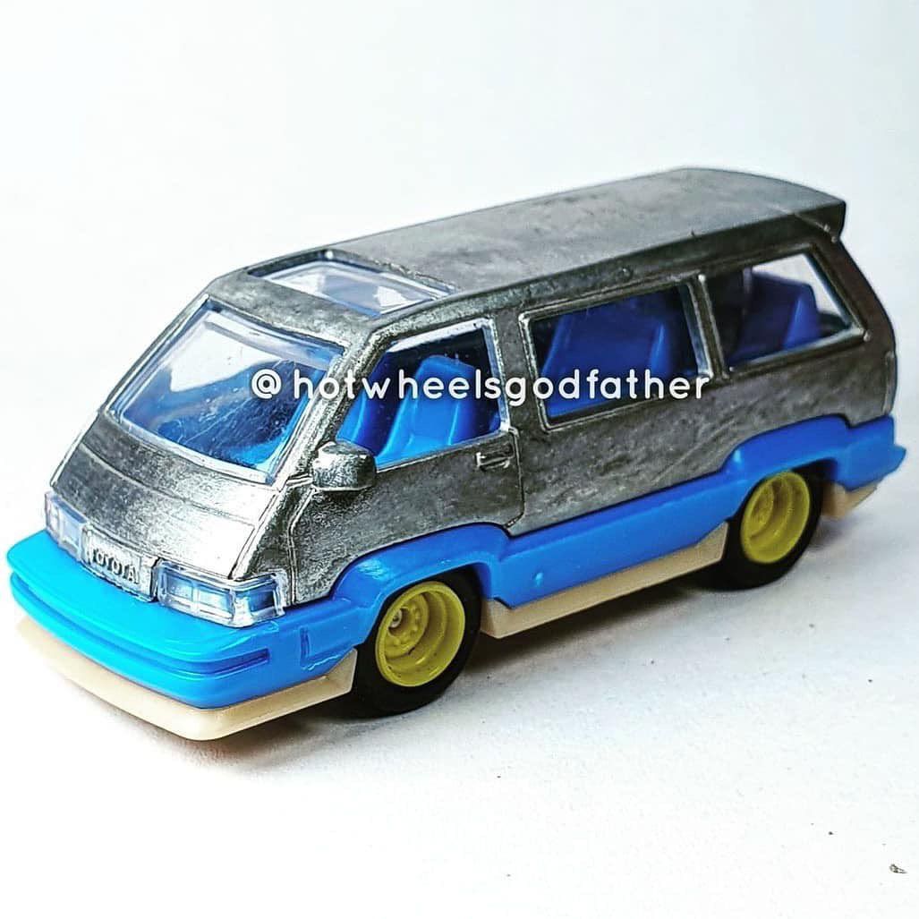 3-inch Hot Wheels Toyota LiteAce 1