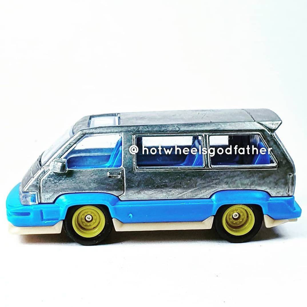 3-inch Hot Wheels Toyota LiteAce 2