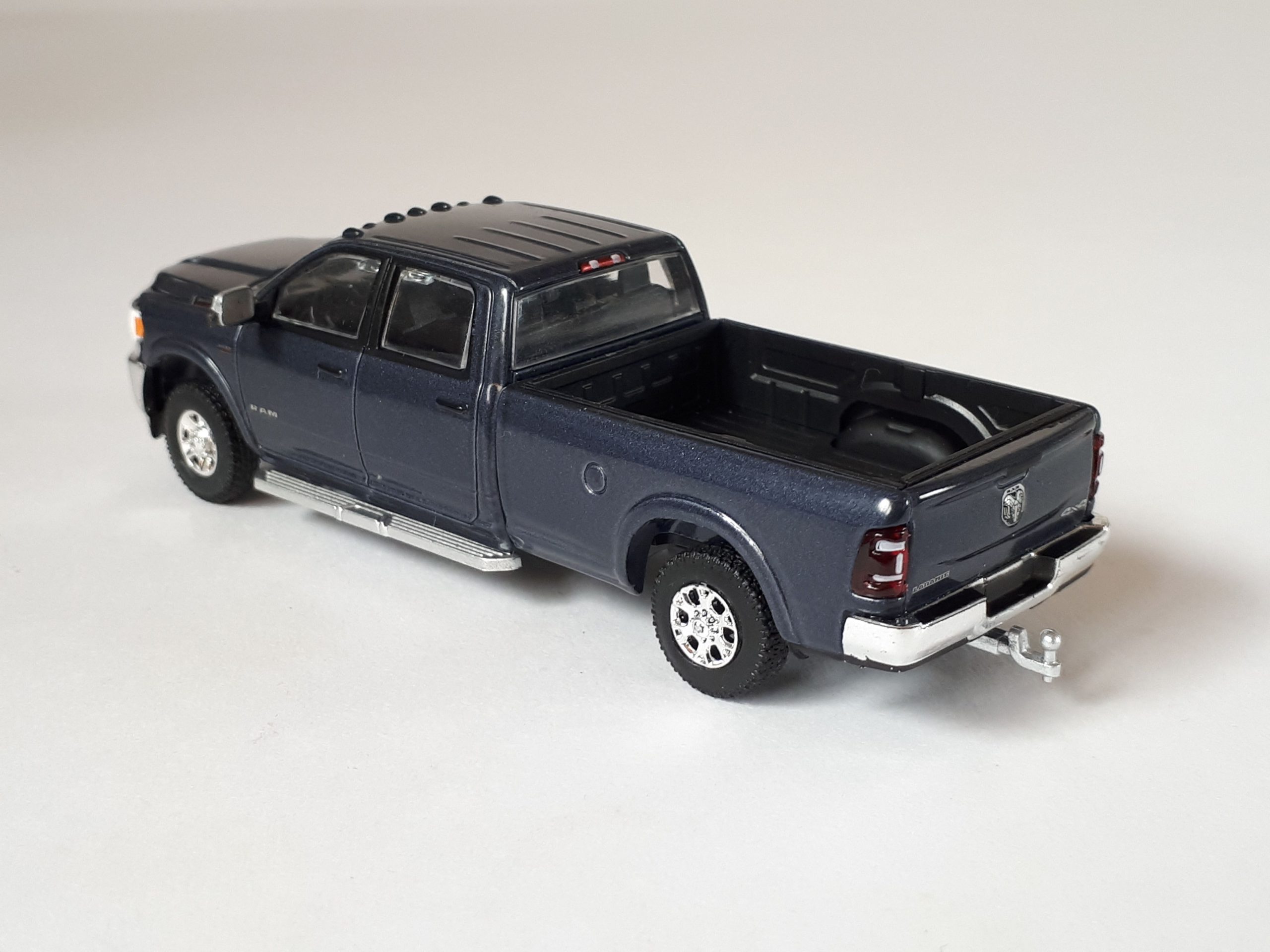 1;64 GreenLight Ram 2500 Laramie 2