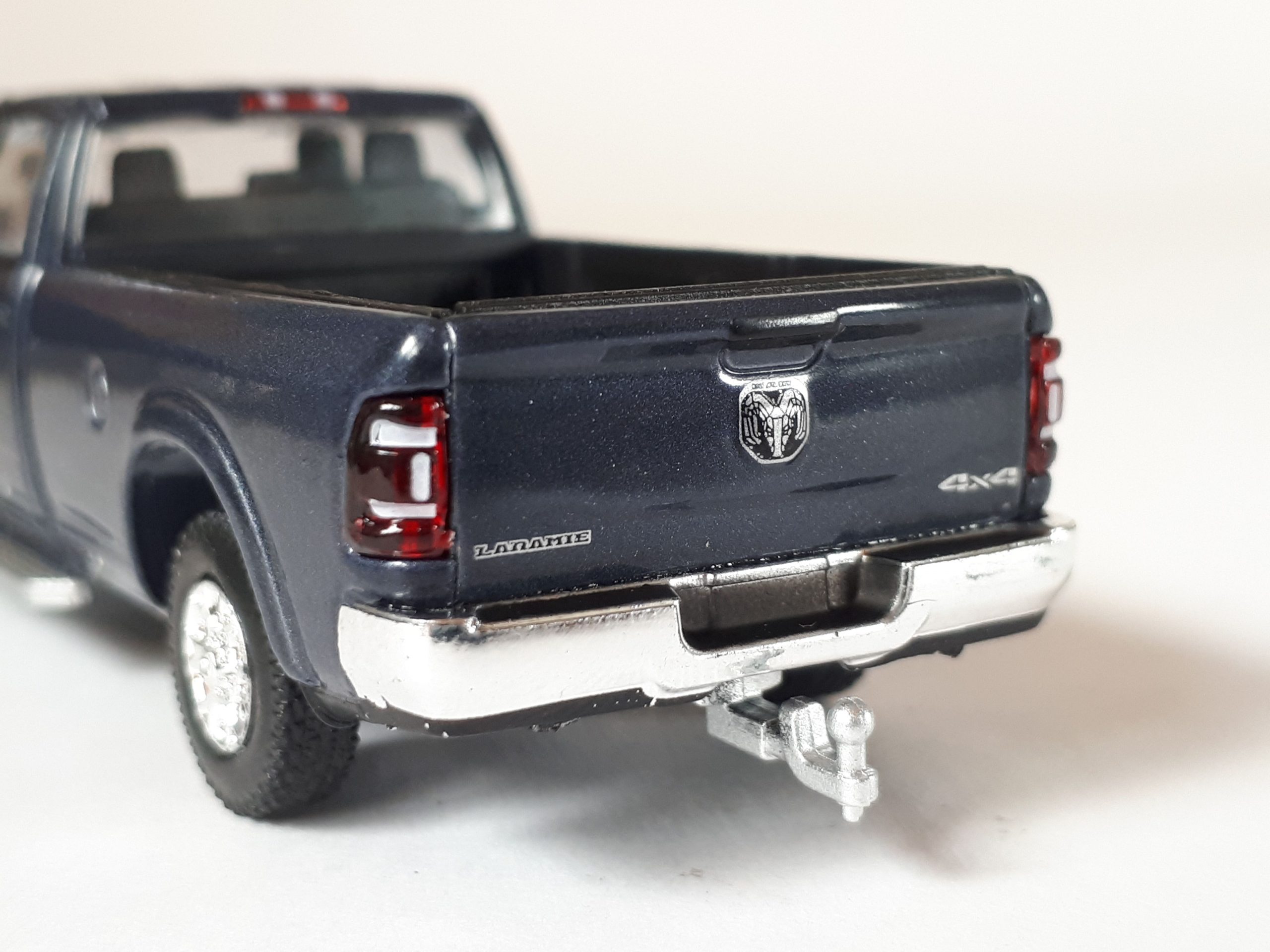 1;64 GreenLight Ram 2500 Laramie 3