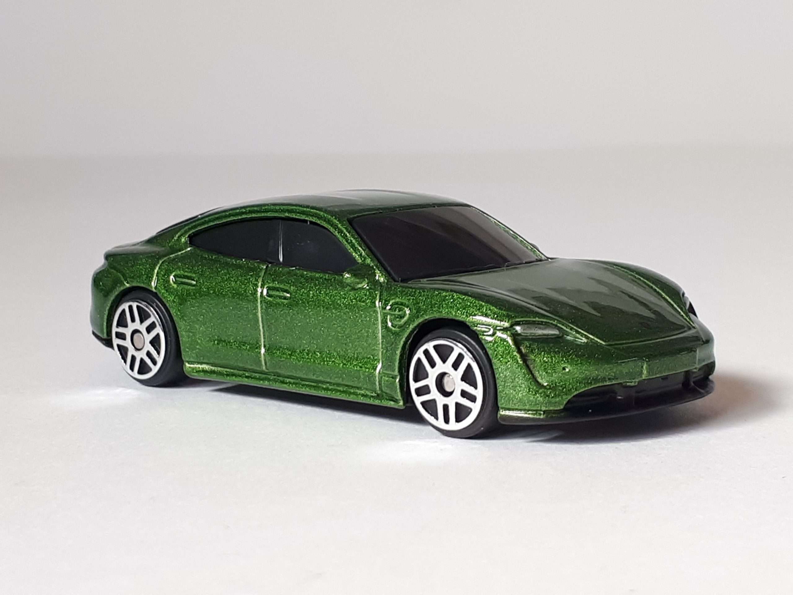 3 inch Maisto Porsche Taycan Turbo S 1