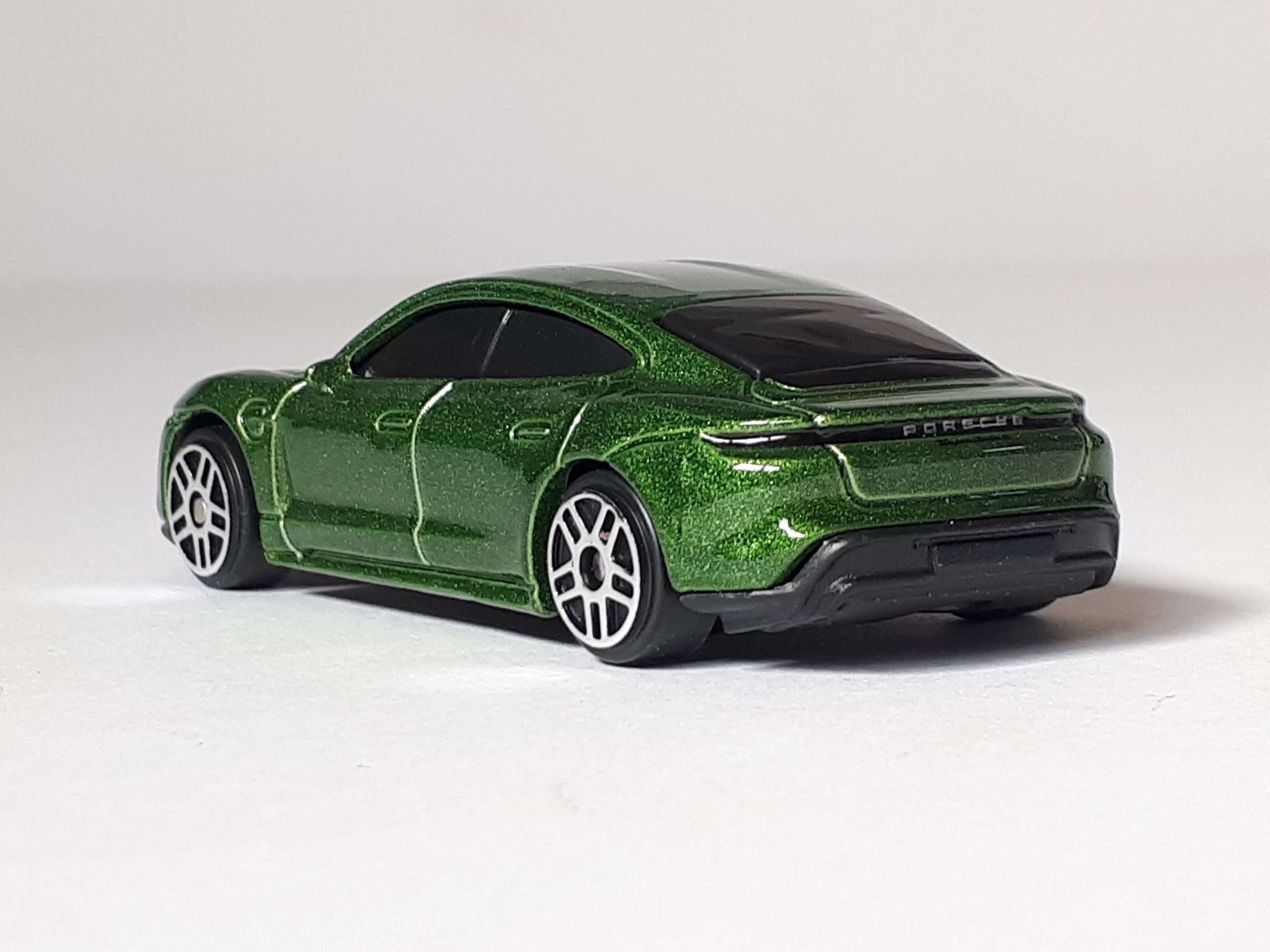 3 inch Maisto Porsche Taycan Turbo S 2