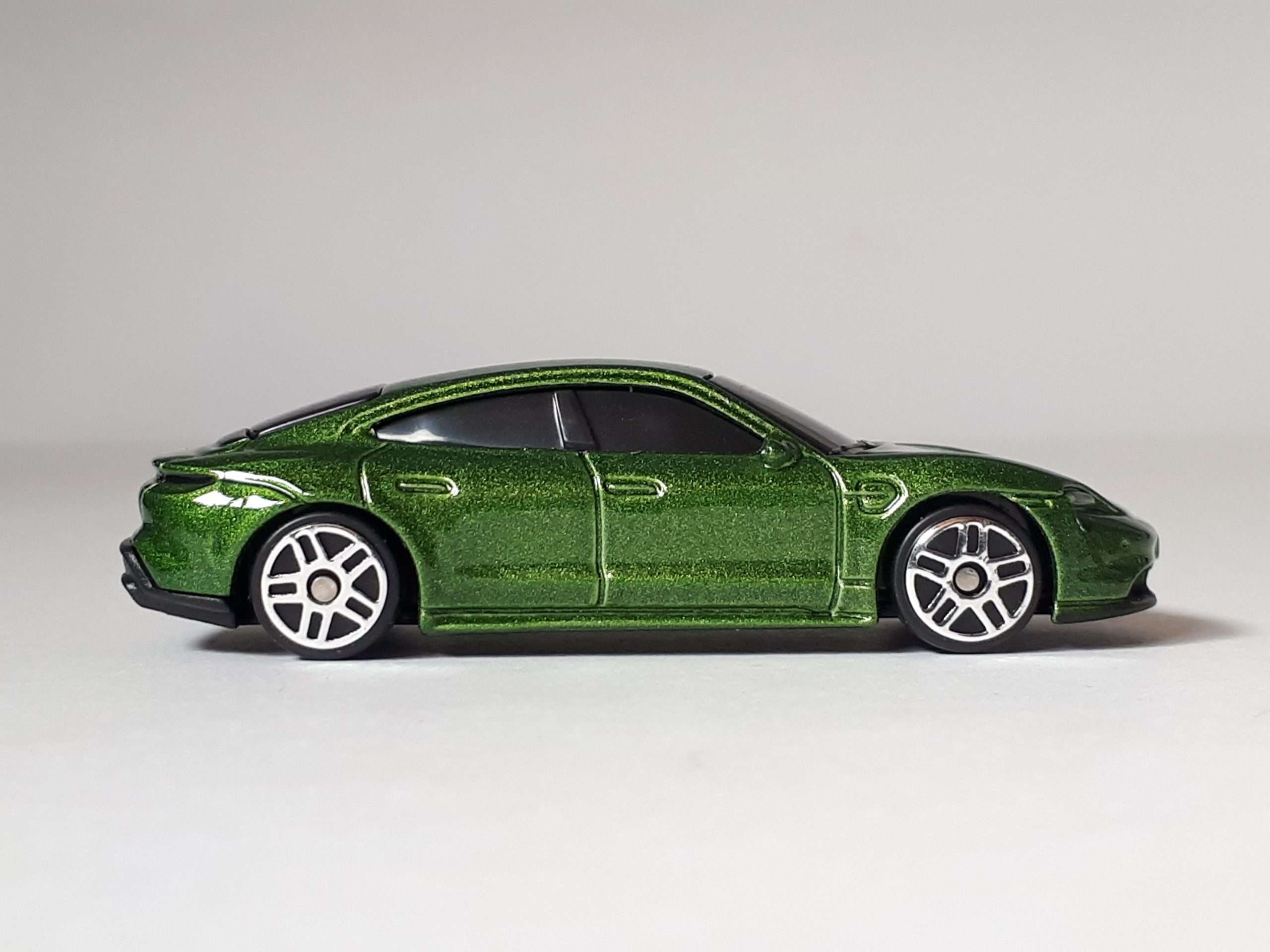 3 inch Maisto Porsche Taycan Turbo S 3