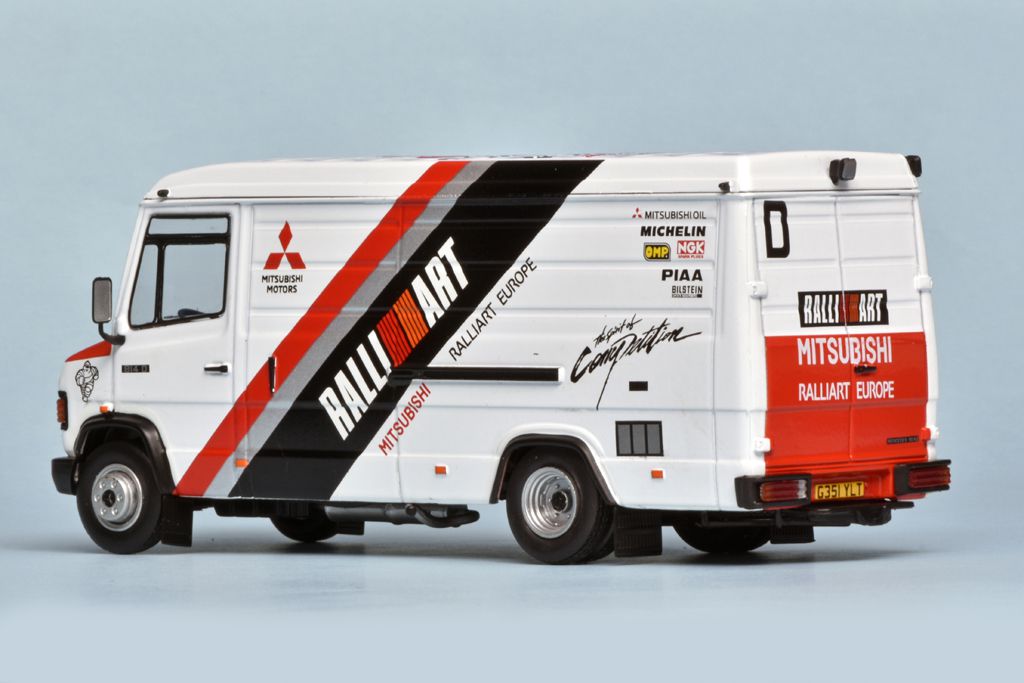 IXO MB 609D 2