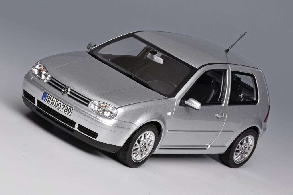 118 Norev Volkswagen Golf GTI 1998 compressed 118 Norev Volkswagen Golf GTI 1998 compressed