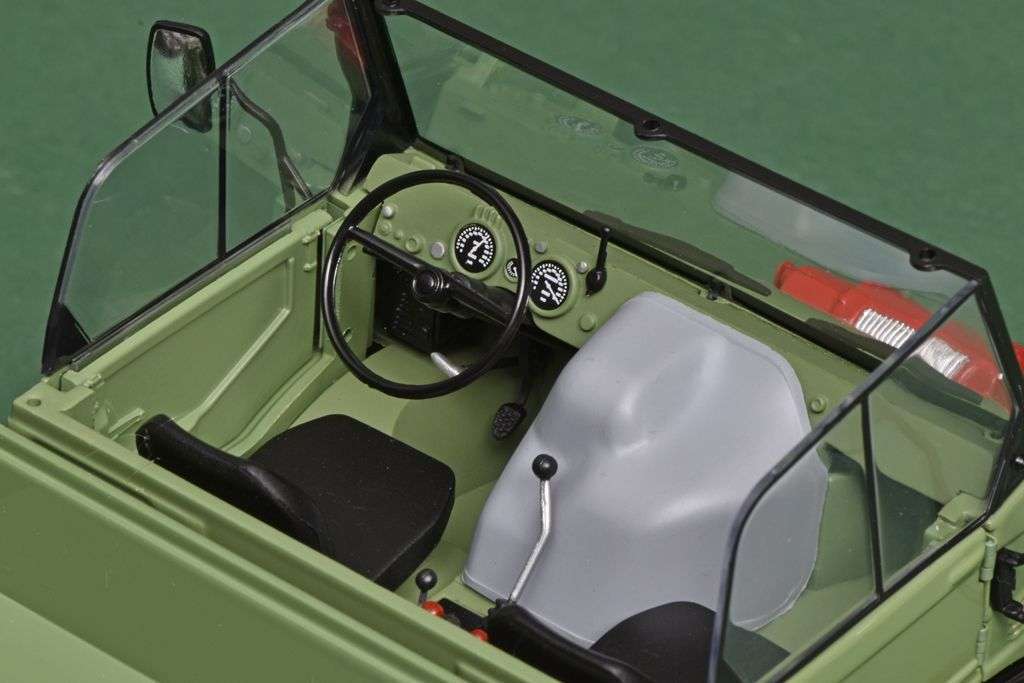 118 Schuco Unimog 406 interieur compressed 118 Schuco Unimog 406 interieur compressed