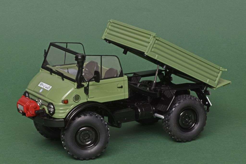 118 Schuco Unimog 406 open compressed