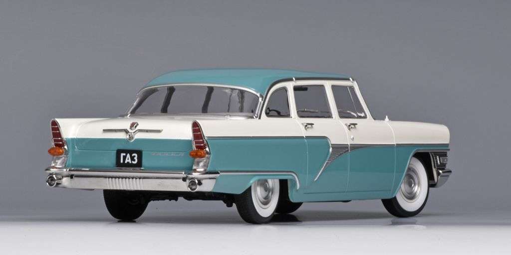118 Triple9 GAZ 13 Seagull 1959 groen wit achter