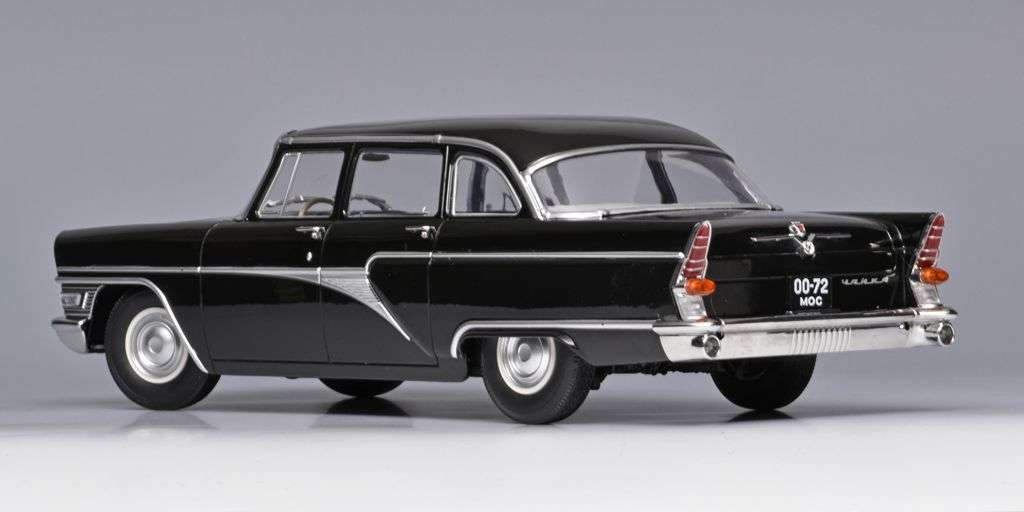 118 Triple9 GAZ 13 Seagull 1959 zwart achter
