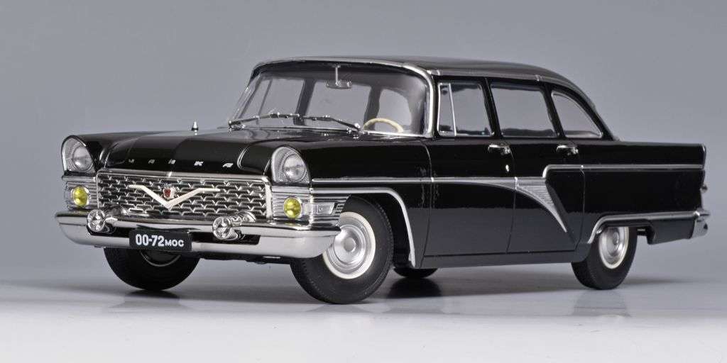 118 Triple9 GAZ 13 Seagull 1959 zwart