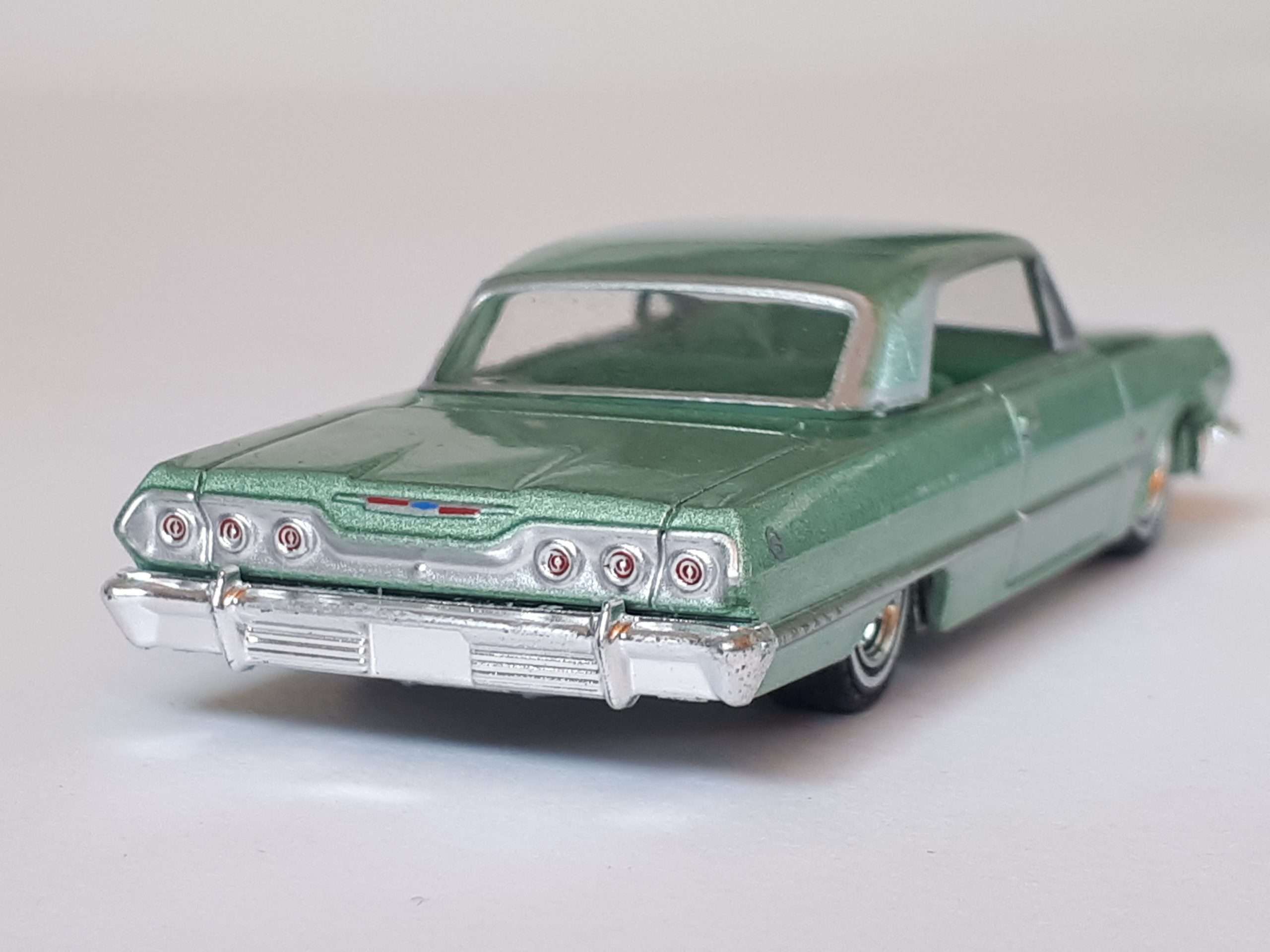 164 GreenLight Chevrolet Impala 4