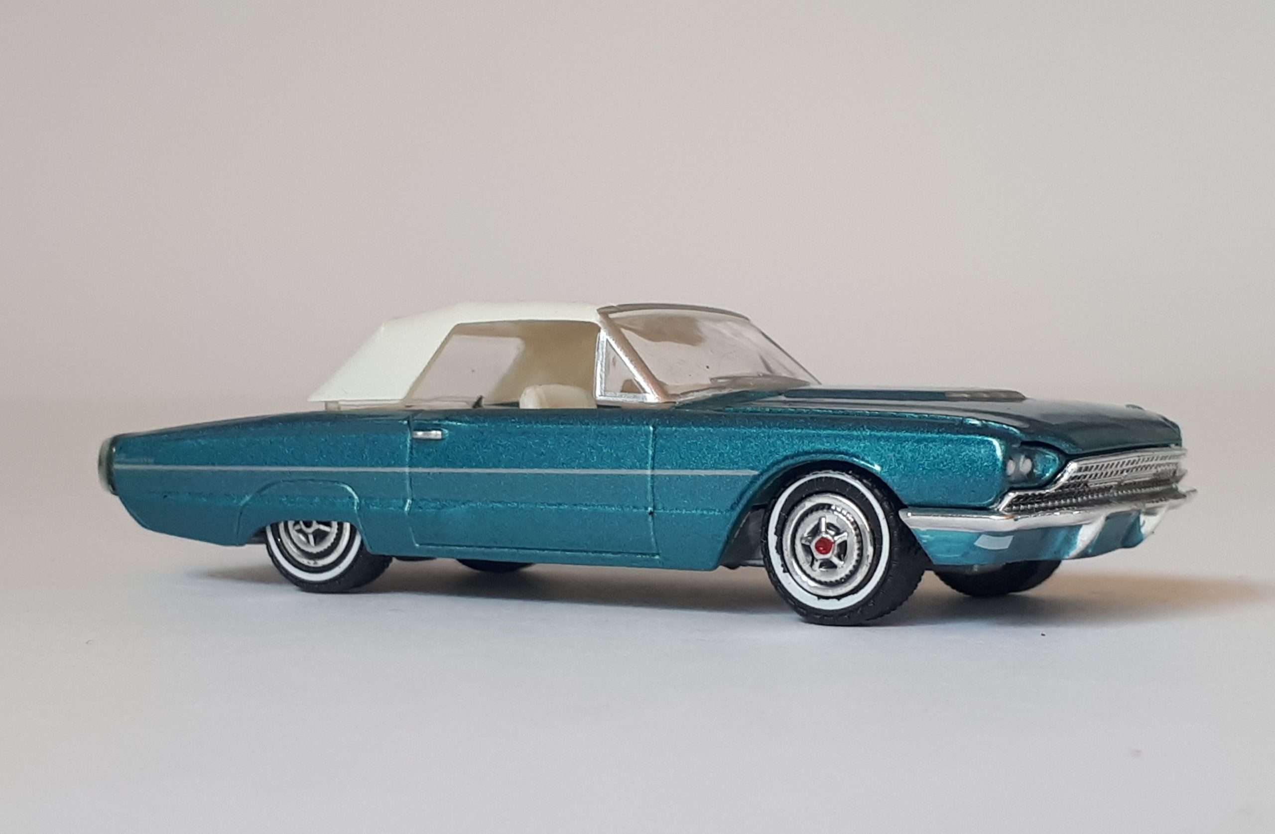 164 GreenLight Ford Thunderbird 1 164 GreenLight Ford Thunderbird 1
