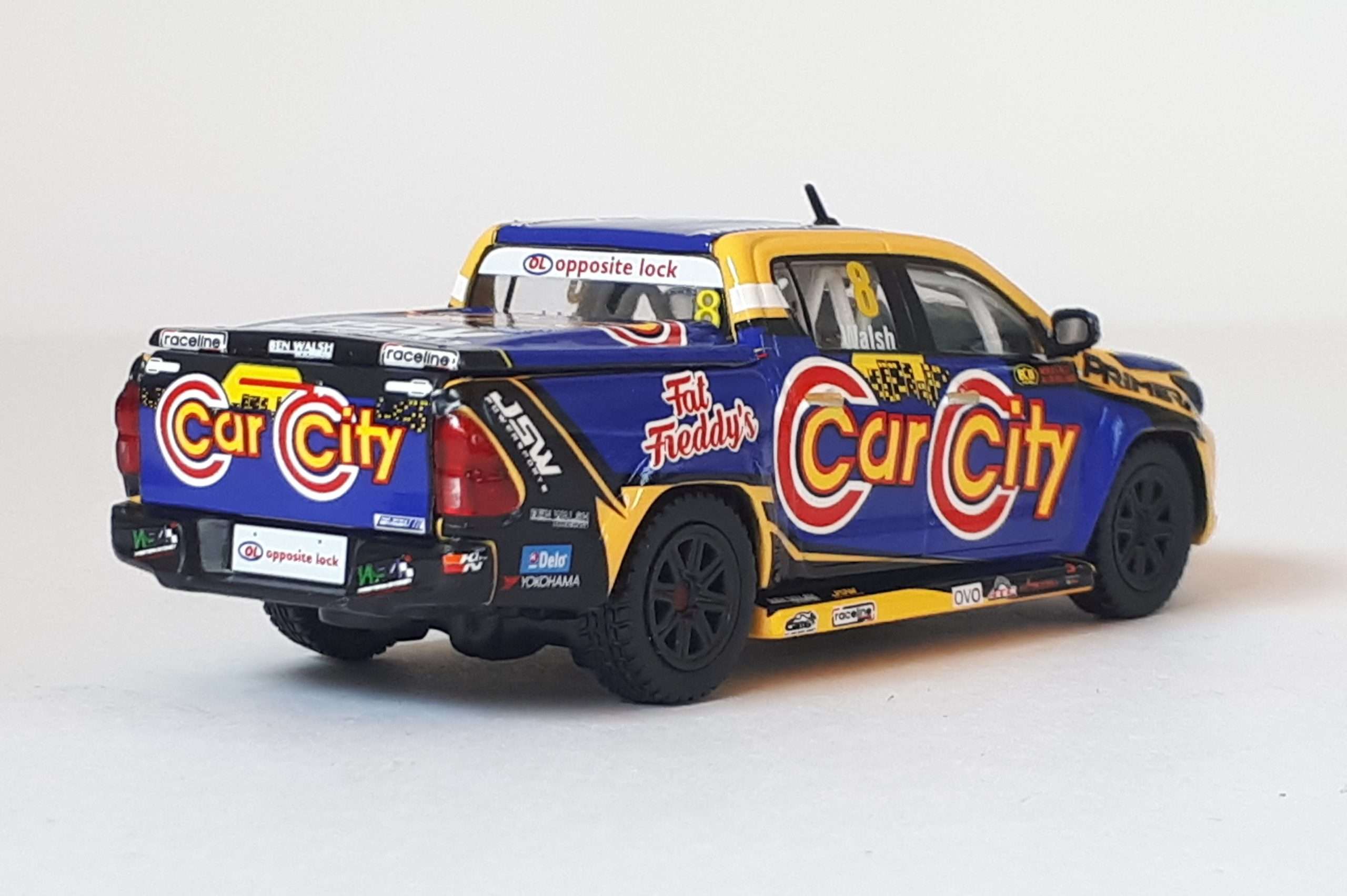 164 Tarmac Toyota Hilux 2