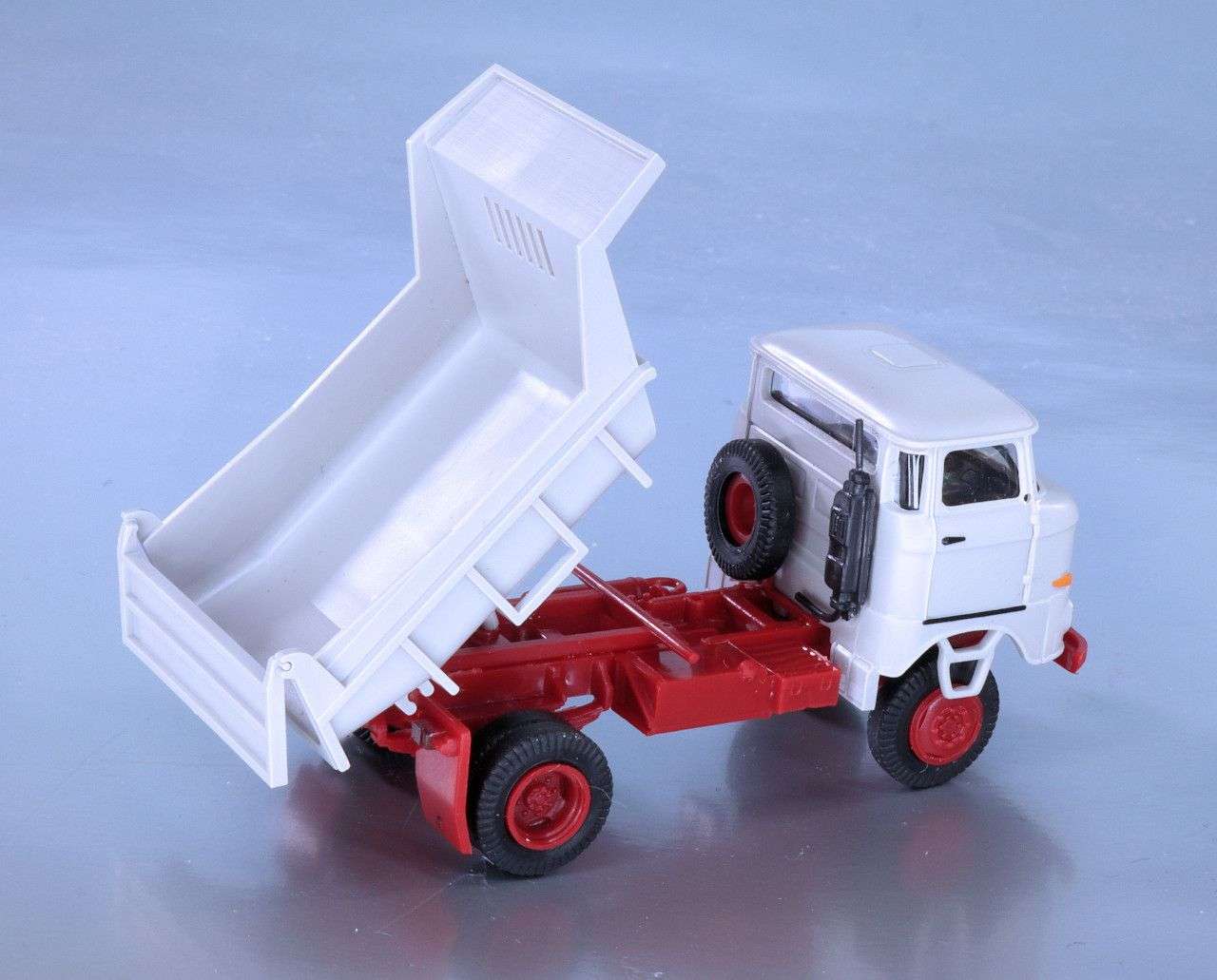 187 Espewe IFA W50 Mulde achter gekipt