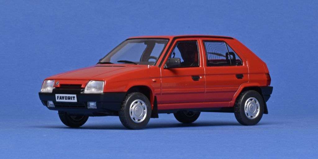 24WhiteBox Skoda Favorit 1989 1