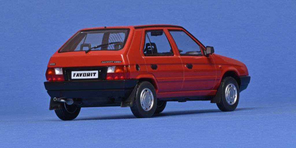 24WhiteBox Skoda Favorit 1989 3