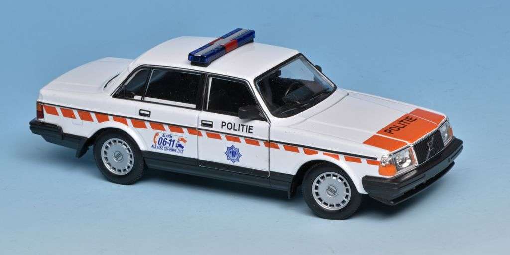 24welly Volvo 240 GL Politie Nederland 1986 3 24welly Volvo 240 GL Politie Nederland 1986 3