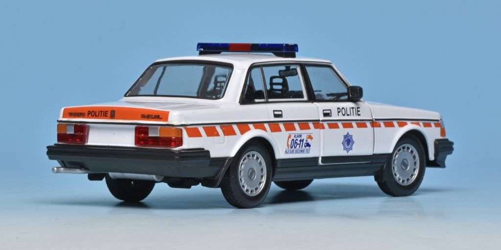 24welly Volvo 240 GL Politie Nederland 1986 4 24welly Volvo 240 GL Politie Nederland 1986 4