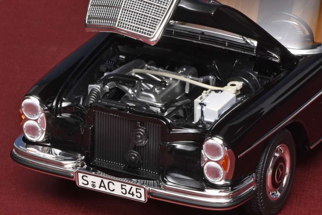 118 Norev Mercedes Benz 280SE 1968 motor