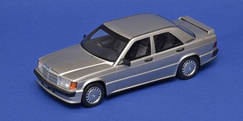 118 OttOmobile Mercedes Benz 190E 2.5 16V 1993 hoog 118 OttOmobile Mercedes Benz 190E 2.5 16V 1993 hoog