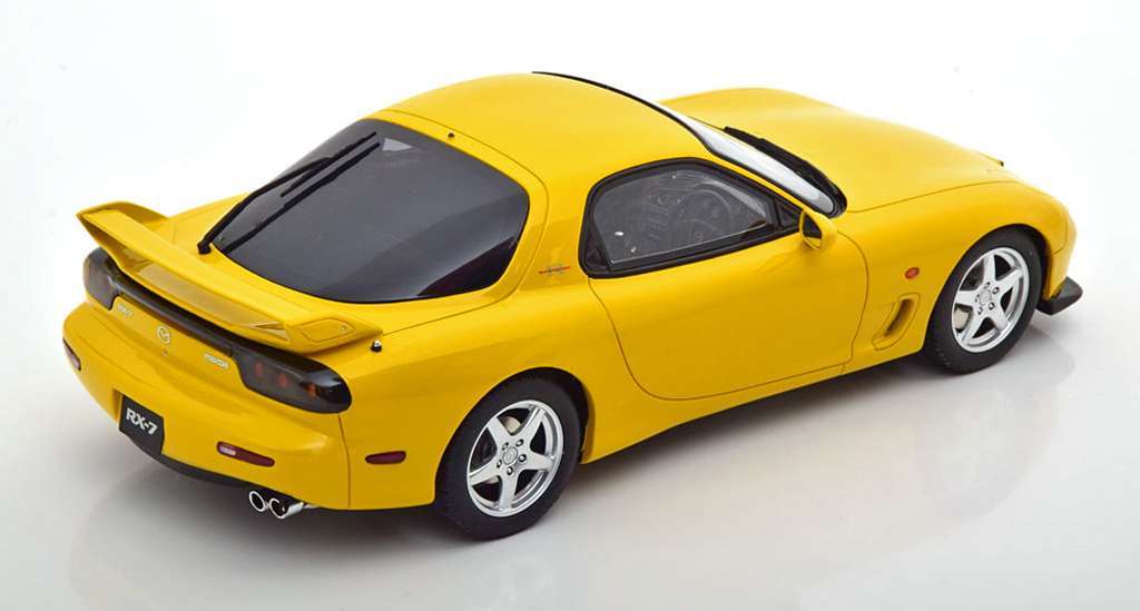 118 Solido Mazda RX 7 1999 achter 118 Solido Mazda RX 7 1999 achter