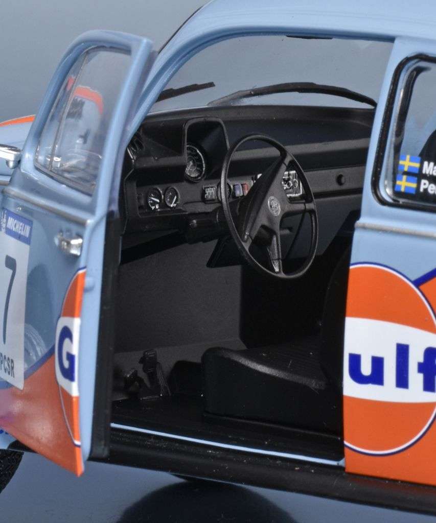 118 Solido Volkswagen 1303 Rally Colds Balls 2019 interieur 118 Solido Volkswagen 1303 Rally Colds Balls 2019 interieur