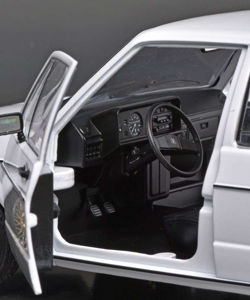118 Solido Volkswagen Golf 1 L Custom interieur