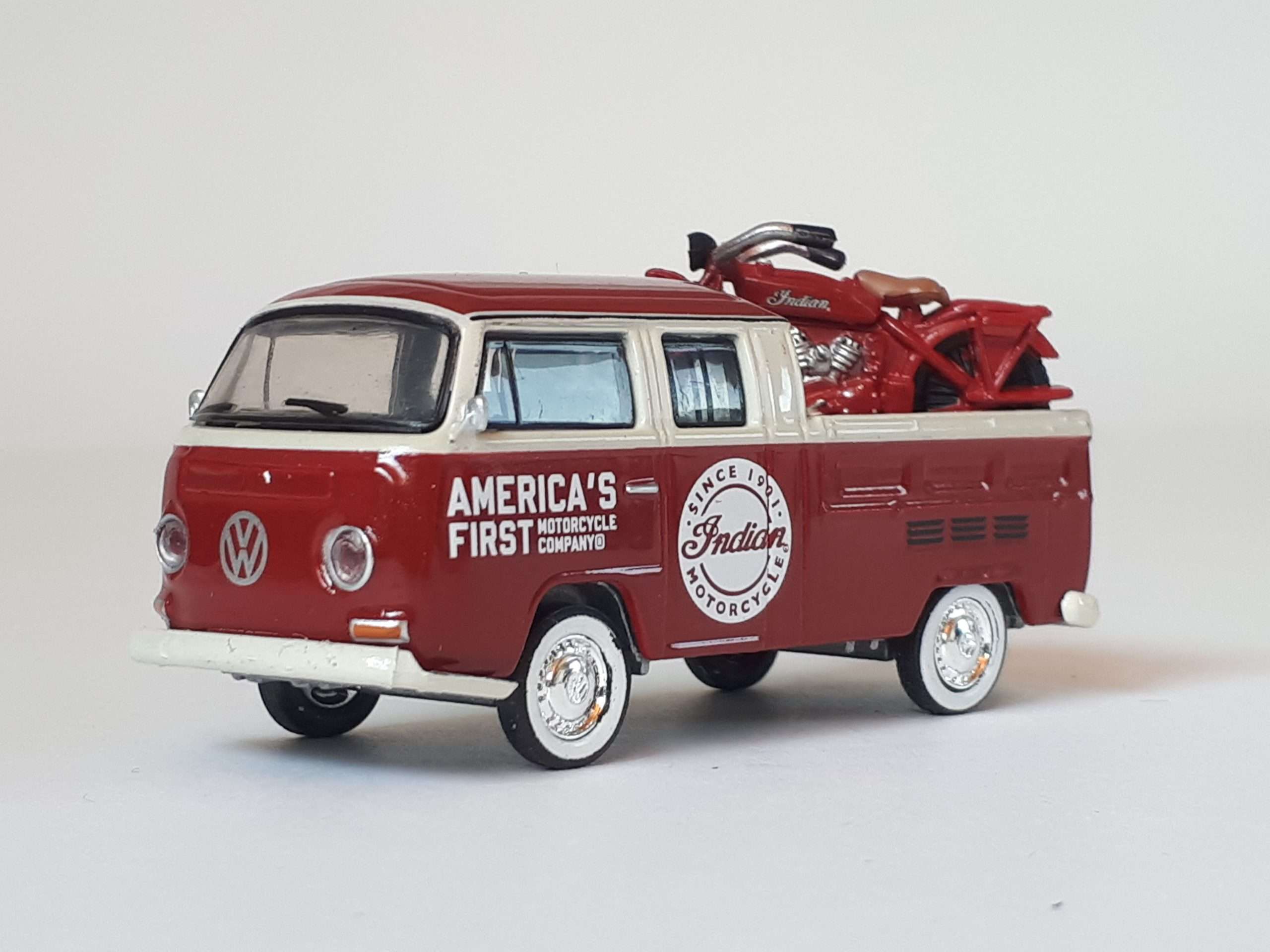 164 GreenLight Indian Scout Volkswagen Transporter 1