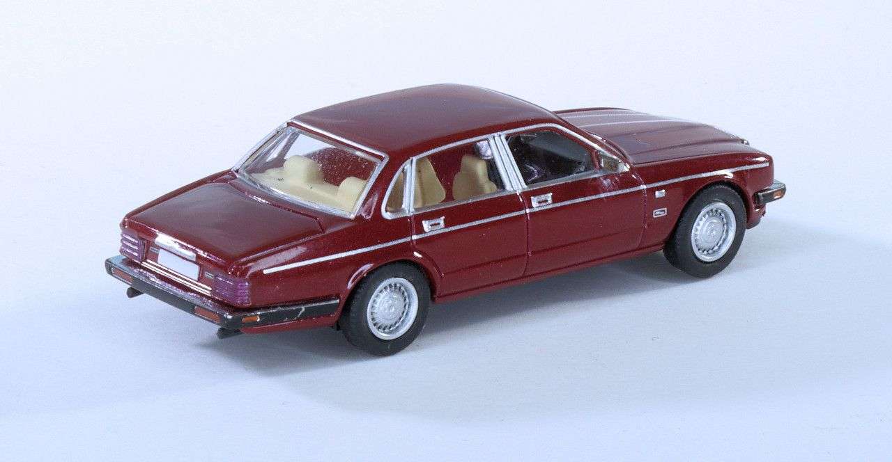 187 PCX87 Jaguar XJ40 achter 187 PCX87 Jaguar XJ40 achter