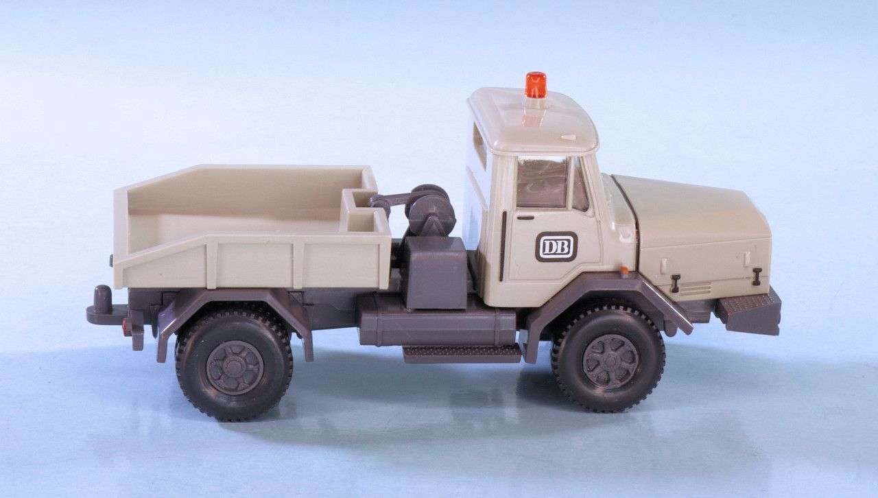 187 Wiking Faun F610 1972 trekker opzij 187 Wiking Faun F610 1972 trekker opzij
