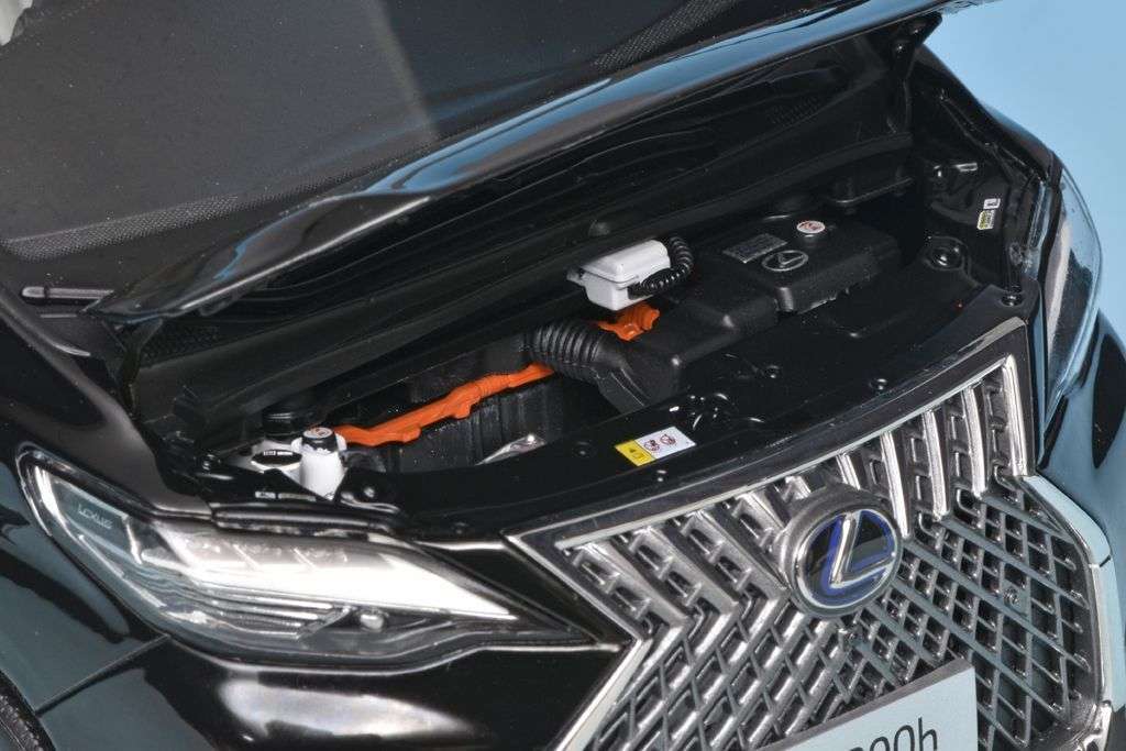 18Kyosho Lexus LM300h 2019 6 18Kyosho Lexus LM300h 2019 6