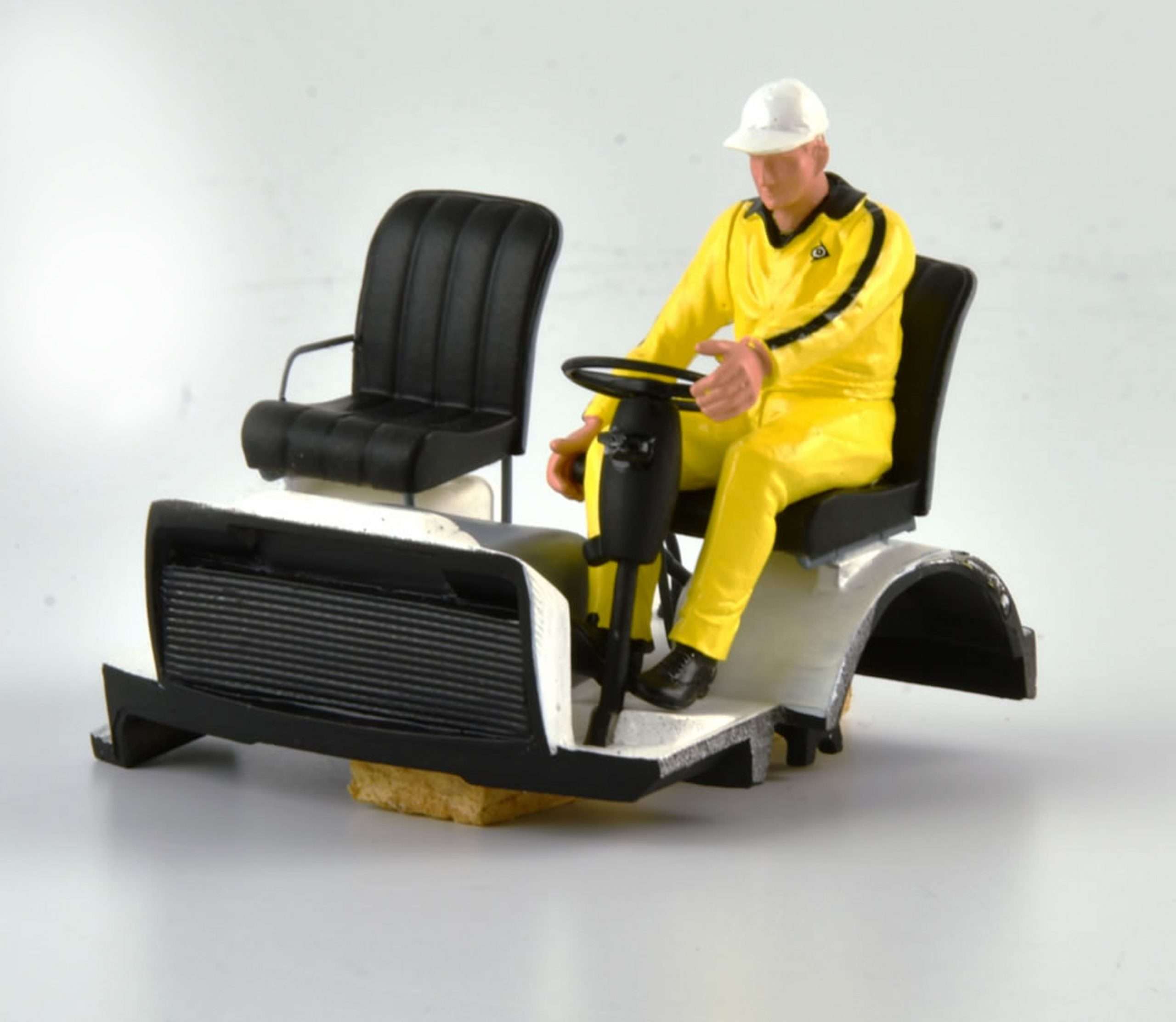 LE MANS miniatures Peugeot J7 Dunlop8