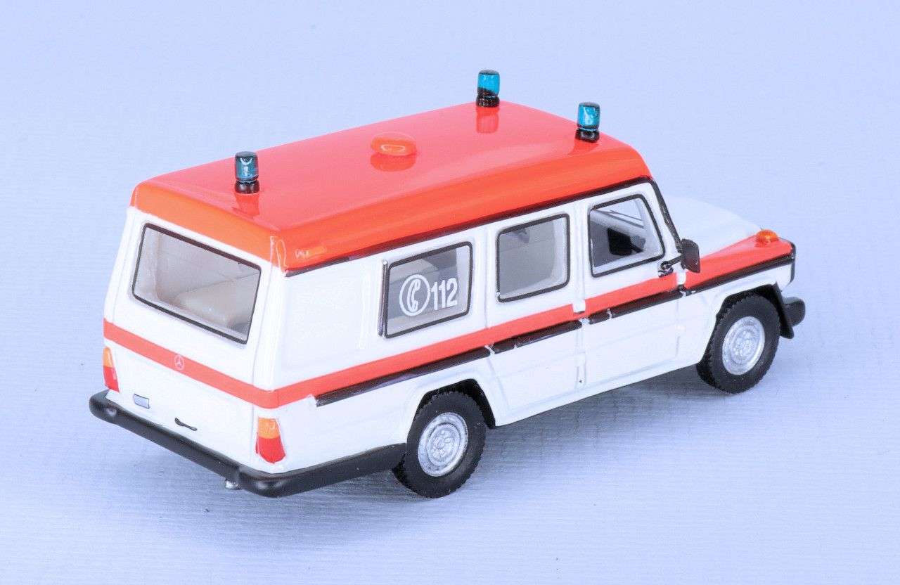 187 BoS Mercedes Benz G Binz ambulance achter 187 BoS Mercedes Benz G Binz ambulance achter
