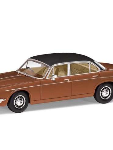43Vanguards daimler double six caramel va13900 1