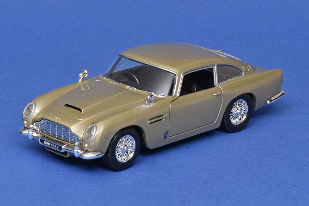 24MotorM Aston Martin DB5 3