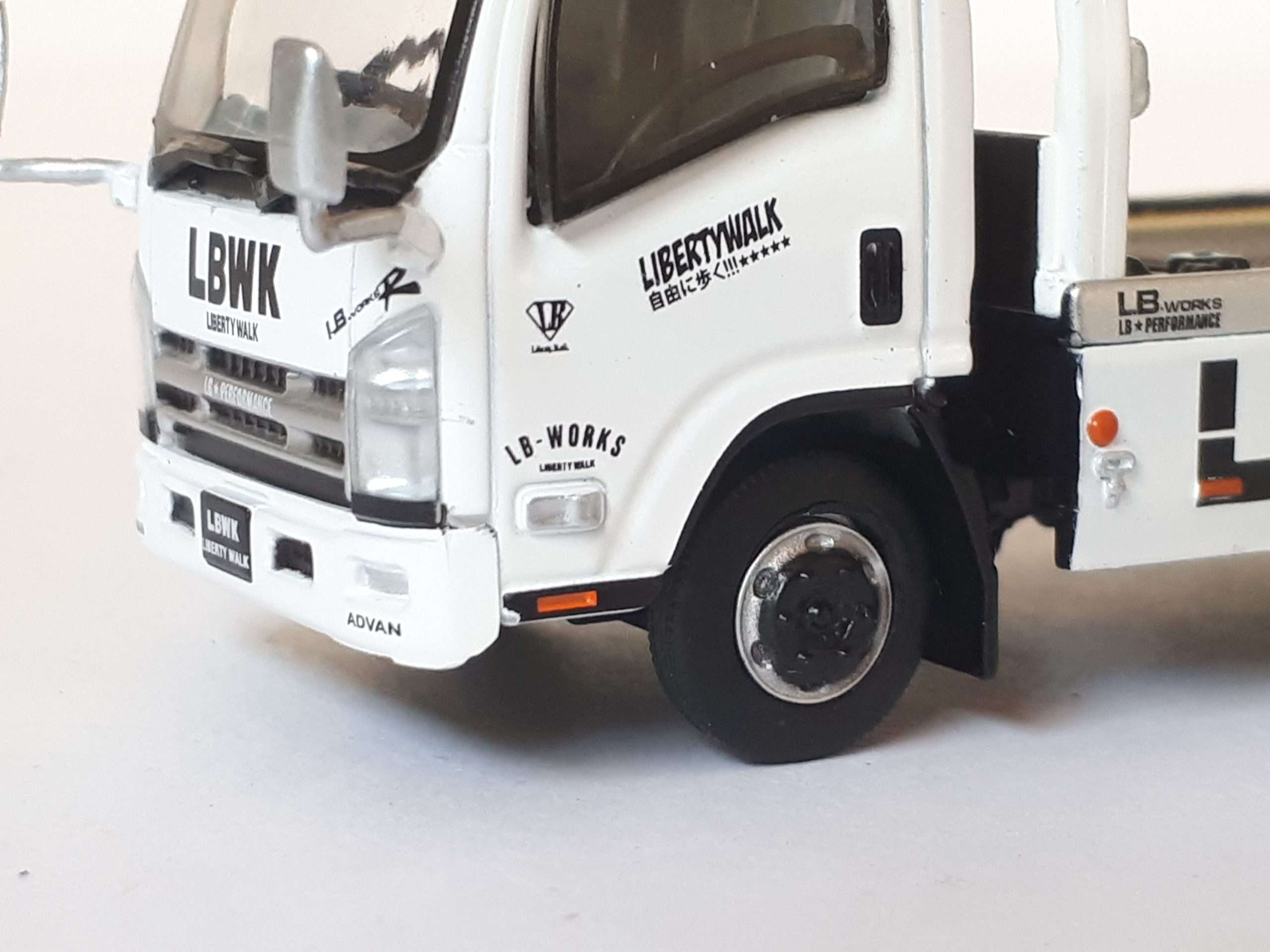 164 MiniGT Isuzu N serie 5 164 MiniGT Isuzu N serie 5