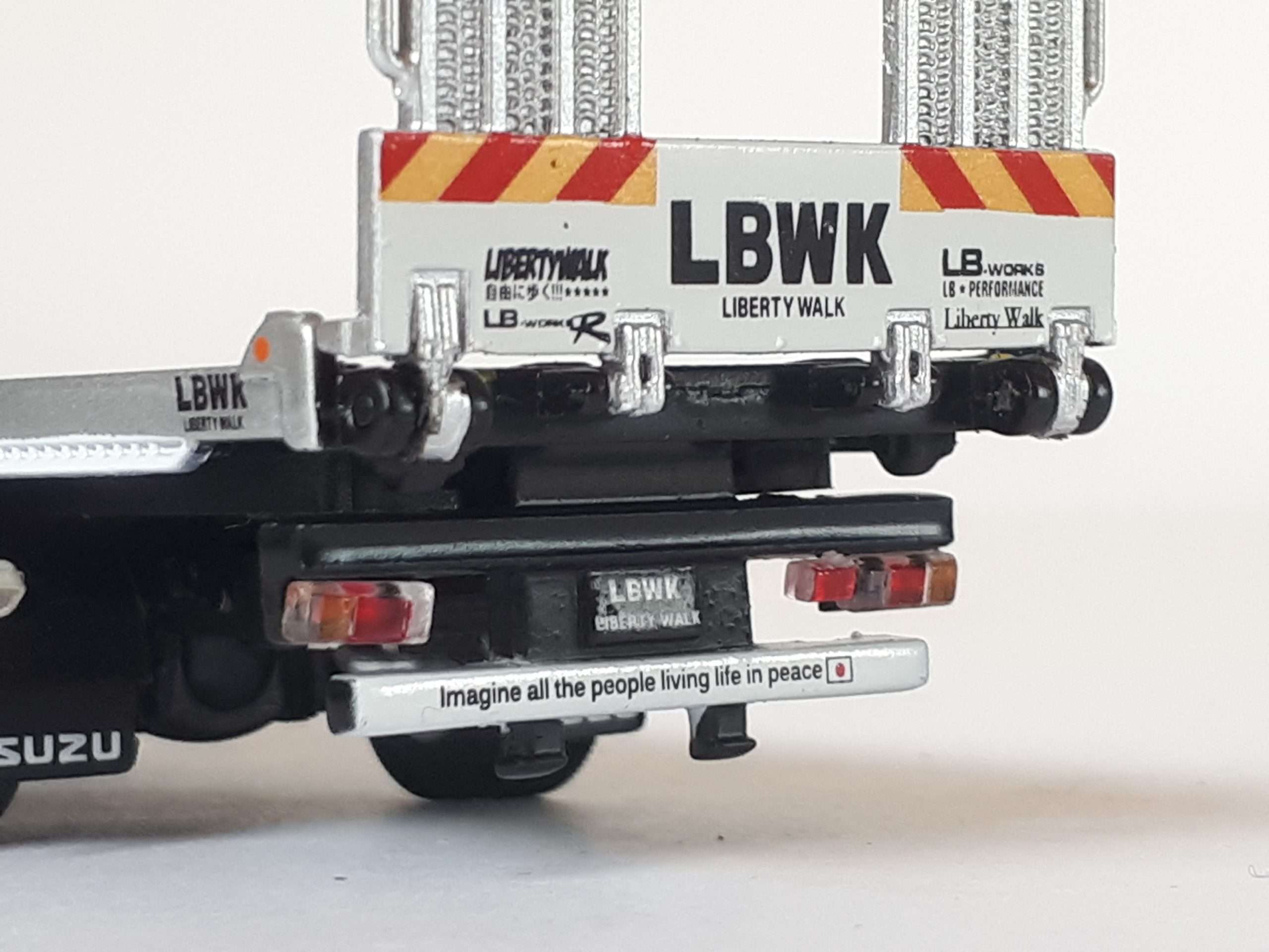 164 MiniGT Isuzu N serie 8 164 MiniGT Isuzu N serie 8
